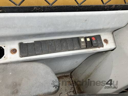 caption 2005 Caterpillar TH350B Telehandler