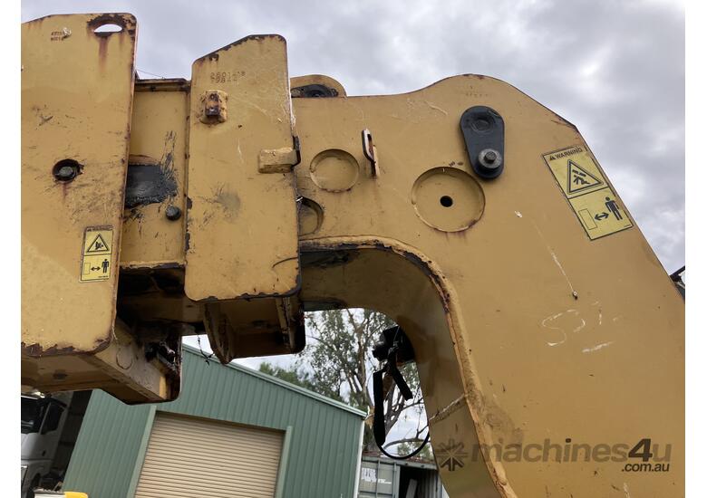 caption 2005 Caterpillar TH350B Telehandler
