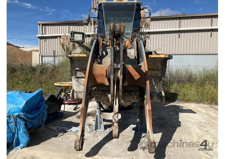 caption Komatsu WA320PZ-6 Wheeled Loader