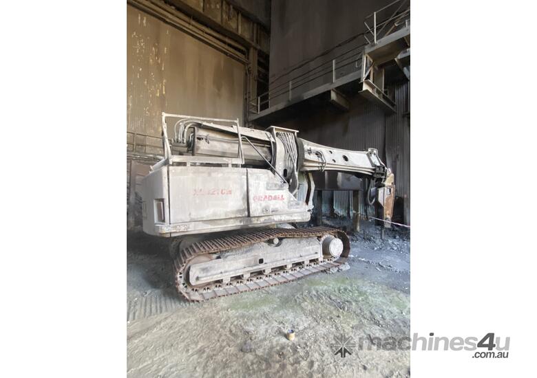 caption Gradall XL 3210 Hydraulic Excavator