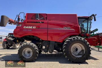(8901) Case -IH 7250 Combine with 40ft MacDon D140 Front on 4 Axle Trailer