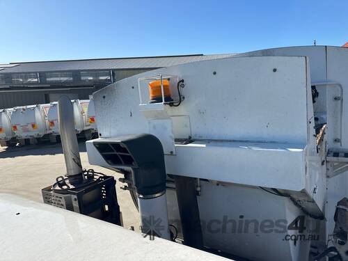 2013 Iveco ACCO 2350F Garbage Compactor (Side Load)