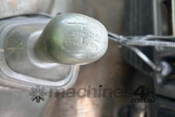 2001 Isuzu NKR200 Chipper Tipper