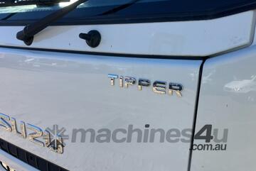 Isuzu 2023   NMR 60-150 Tipper