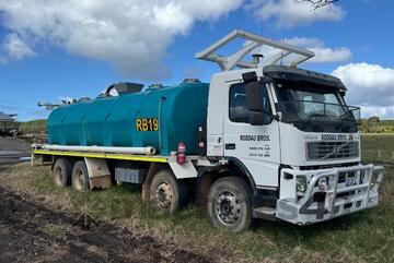 Volvo   FM12 380 water truck