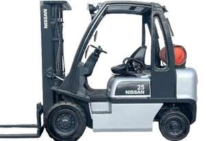 Nissan   2.5 T GAS IC FORK 2014