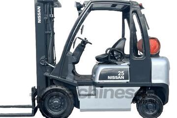 Nissan   2.5 T GAS IC FORK 2014