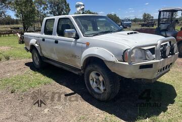 Nissan 2010   Navara 4WD