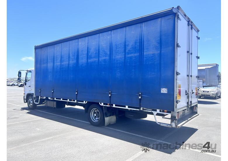 2015 Hino 500 2  4x2 Curtainsider