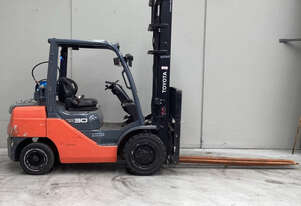 Toyota Forklift 3T with Tyne Positioners (Unit#:AU466)