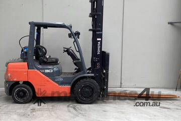 Toyota Forklift 3T with Tyne Positioners (Unit#:AU466)