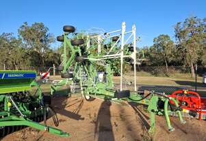 Twin Rotor Centre Delivery Rake