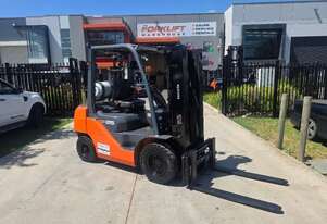 Toyota Forklift 2.5T Container Mast with Tyne Postioners(Unit#: U1005)