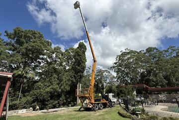 Mitsubishi 1985   BUCKET TRUCK