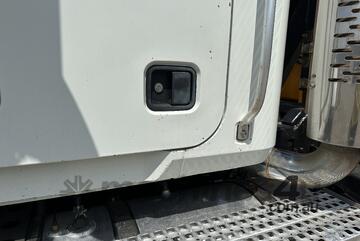 2010 Mack CMMT 6x4 Prime Mover With Crane