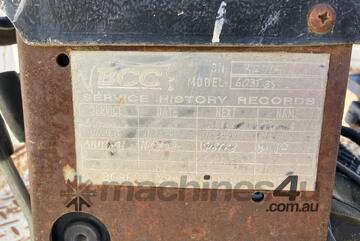 2013 Isuzu NPR300 Crew Cab Tray