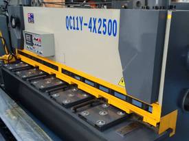 CMT 4MM X 2500MM HYDRAULIC GUILLOTINE+SHEET SUPPT - picture0' - Click to enlarge