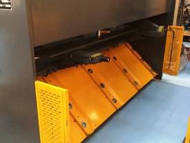 CMT 4MM X 2500MM HYDRAULIC GUILLOTINE+SHEET SUPPT - picture1' - Click to enlarge