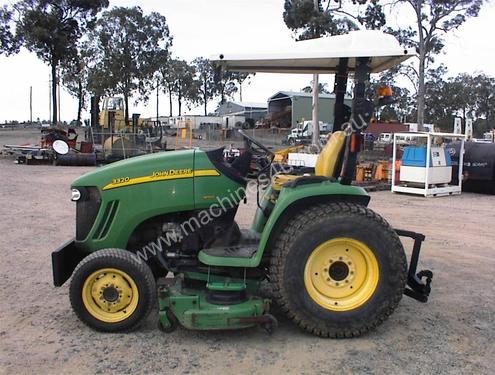 John Deere 3320 4x4 with midmount mower