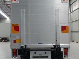 Fuso Fighter 1627 Curtainsider Truck - picture2' - Click to enlarge