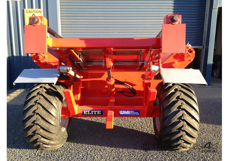 caption WMI Industries Elite Bale Feeder