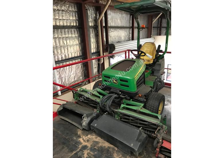 caption John Deere 2653B PrecisionCut Ride On Mower with Catchers
