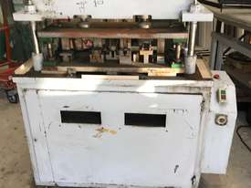 Hydraulic Press Machine - picture0' - Click to enlarge