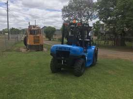 Rough Terrain Forklift - picture2' - Click to enlarge