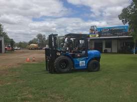 Rough Terrain Forklift - picture0' - Click to enlarge