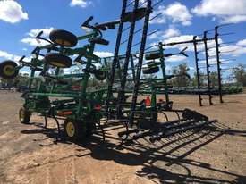 John Deere 2410 Chisel Plough/Rippers Tillage Equip - picture0' - Click to enlarge