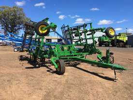John Deere 2410 Chisel Plough/Rippers Tillage Equip - picture0' - Click to enlarge