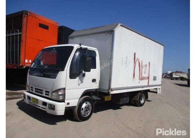 caption 2005 Isuzu NPR 200