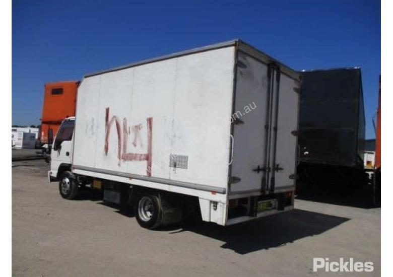 caption 2005 Isuzu NPR 200