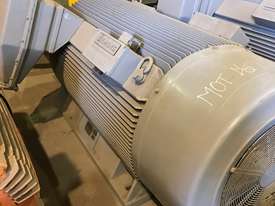 877 kw 4 pole 1493 rpm 3300 volt AC Squirrel Cage Electric Motor - picture0' - Click to enlarge
