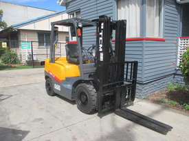 TCM 2.5 ton Container Mast, Diesel Used Forklift - picture0' - Click to enlarge