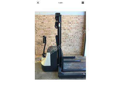 FORKLIFT Late Model Crown Walkie Stacker 1.5ton 3m Great Battery Work Excellent