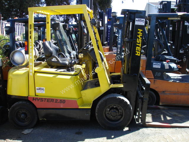caption HYSTER H2.50DX LPG CONTINER MAST