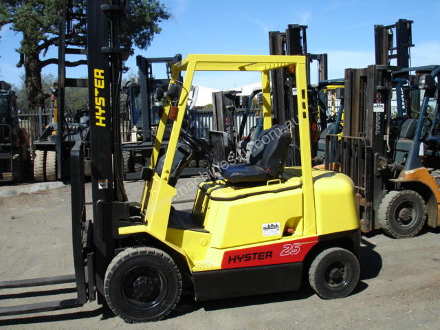 caption HYSTER H2.50DX LPG CONTINER MAST