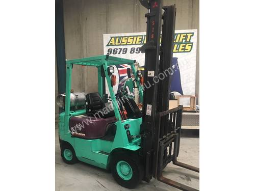 Forklift CHEAP LOW HOURS