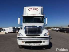 2010 Freightliner Columbia CL 112 - picture1' - Click to enlarge
