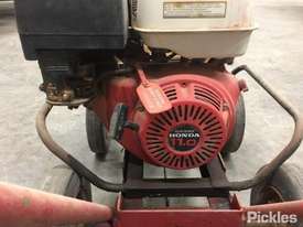 11Hp Honda Engine On Stand - picture0' - Click to enlarge