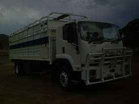 Isuzu FVR 1000 Stock/Cattle crate Truck - picture0' - Click to enlarge