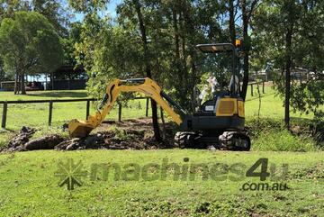 Yanmar Powered Carter CT16 Mini Excavator With 3 Buckets, a Ripper and Hydraulic Hitch