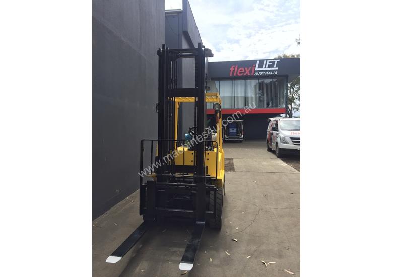 caption HYSTER H2.5 DX Counterbalance Forklift with Side-shift Refurbished & Repainted