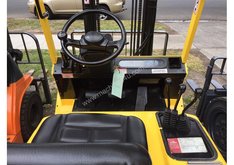 caption HYSTER H2.5 DX Counterbalance Forklift with Side-shift Refurbished & Repainted