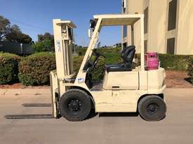 Used 2,000kg Capacity LPG Forklift  - picture0' - Click to enlarge