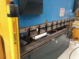 Used Machtech APB 80-2500 NC Pressbrake. With light curtains, tooling & 2-axis NC control - picture1' - Click to enlarge