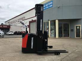 1.6 Ton Electric Reach Stacker  - picture1' - Click to enlarge