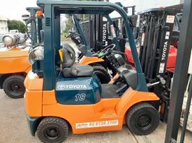 Toyota forklift for sale-7fg18 2003 model 4.3m Container Mast 1.8 Ton solid tyres ready to go - picture2' - Click to enlarge