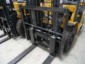 CAT 1.8T LPG Forklift GP18N - picture1' - Click to enlarge